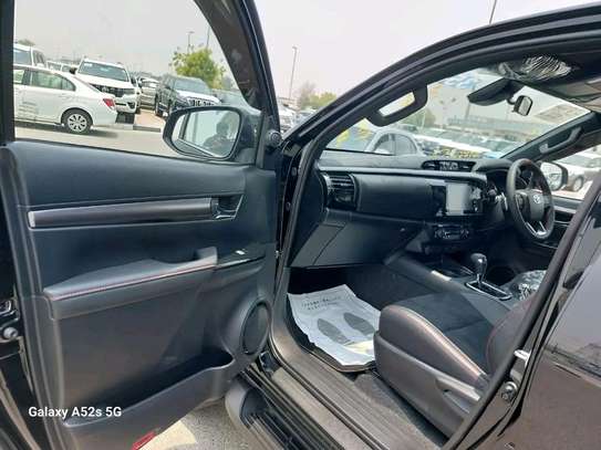 Toyota Hilux double cabin black 2019 diesel image 10