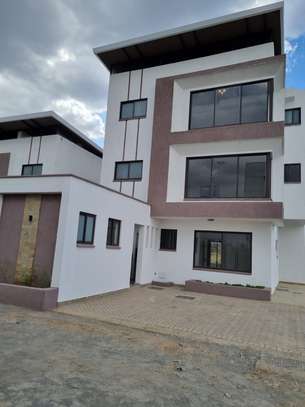 6 Bed Townhouse with En Suite in South C image 1