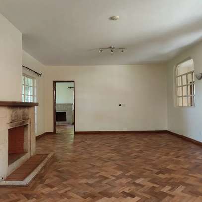 5 Bed House with En Suite at Rosslyn image 3