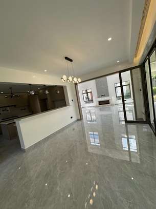 5 Bed House with En Suite at Convent Drive image 2