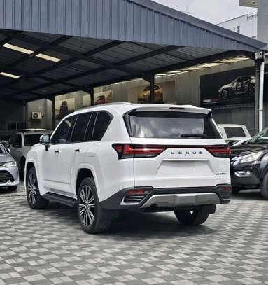 Lexus LX500d 2024 White image 12
