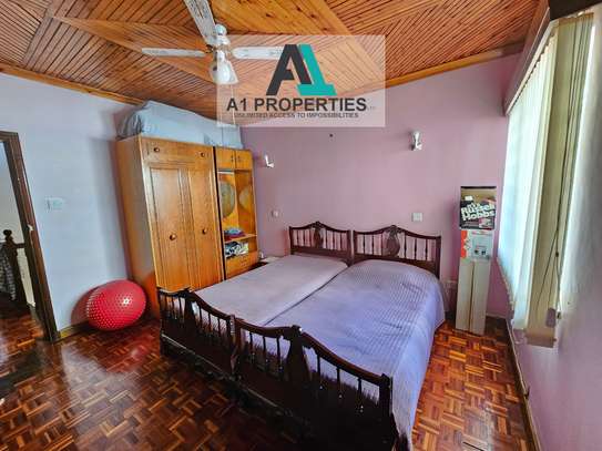5 Bed Townhouse with En Suite in Parklands image 4