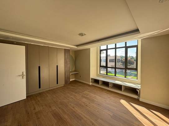 5 Bed House with En Suite in Runda image 9