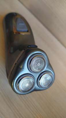 Electric shaver Geemy GM-7500 image 2
