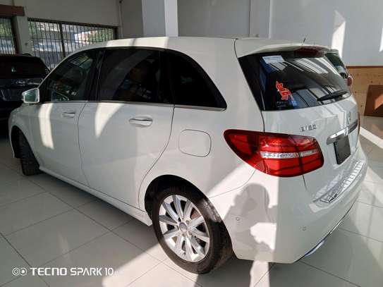 Mercedes Benz B180 with sunroof 2016model image 5