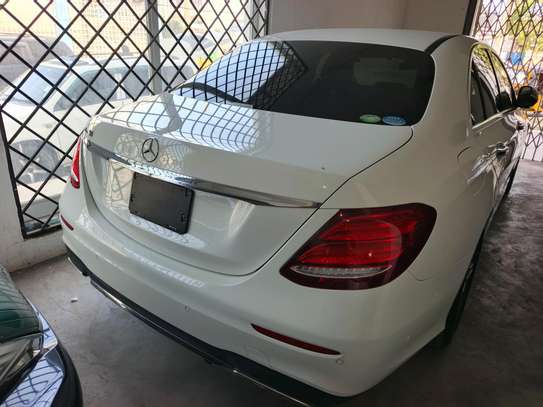 Mercedes Benz E250 image 8