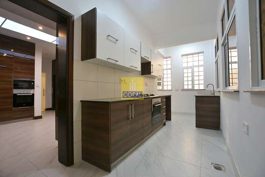 4 Bed Townhouse with Garden in Spring Valley image 17