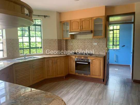 4 Bed House with En Suite in Rosslyn image 7