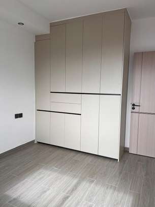 1 Bed Apartment with Gym in Kilimani image 3