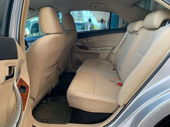Toyota premio image 2