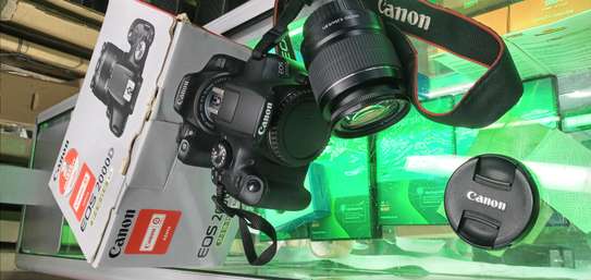 Canon D2000  (boxed) image 1