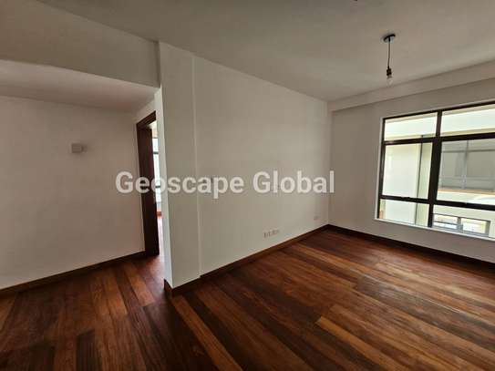 4 Bed Townhouse with En Suite in Rosslyn image 4