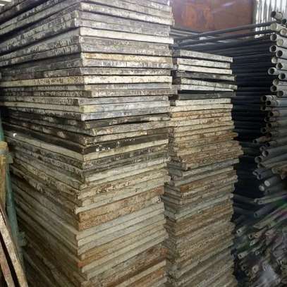 CONCRETE SLAB LAYING METALLIC TRAPPERS FOR HIRE image 1