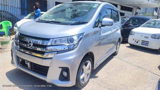 Nissan Days silver 2018 image 9