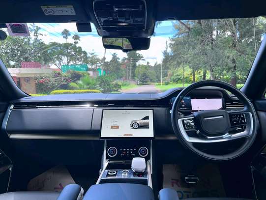 2024 Range Rover Vogue SV image 9