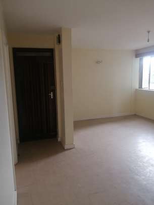 1 Bed Apartment with Parking in Kilimani image 7