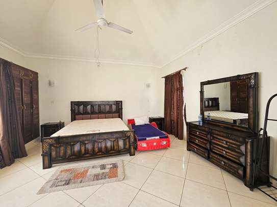 5 Bed Villa with En Suite in Nyali Area image 8