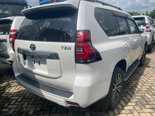 Toyota land cruiser prado Diesel TZG white 2018 image 8