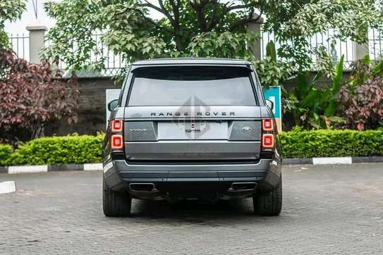2019 Range Rover Vogue image 3