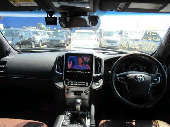 Toyota land Cruiser V8 ZX maroon 2018 image 4