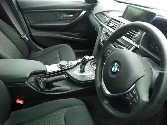 BMW 320i white image 4