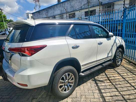 Toyota Fortuner pearl image 5