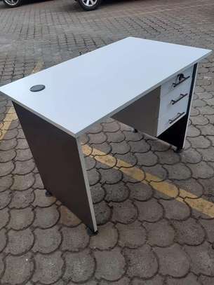 Executive and spacious office desks image 1