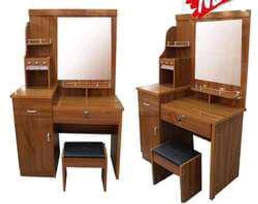 Dressing table/mirror image 1