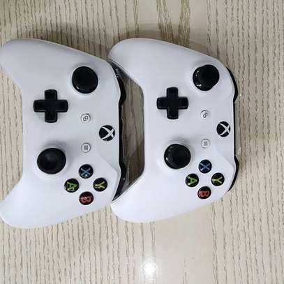 Xbox One Controllers image 3