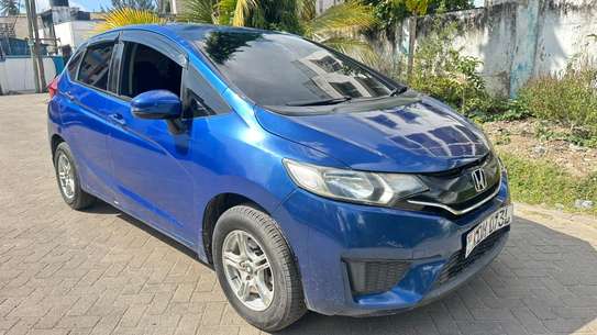 Honda fit KDH image 2