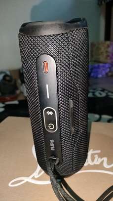 JBL flip 6 bluetooth speaker image 5