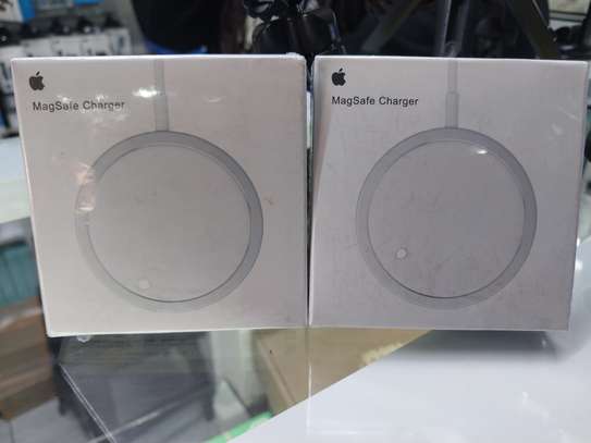 Apple wireless MagSafe Charger image 3