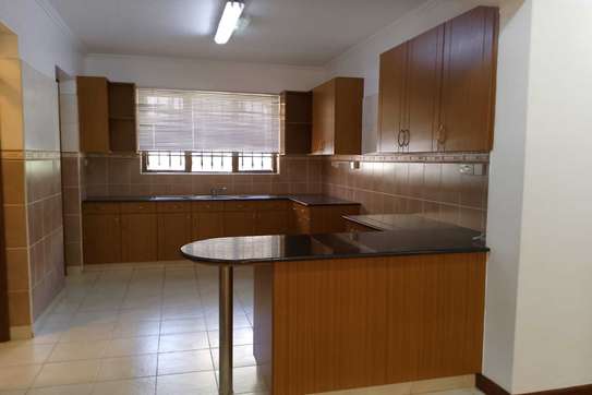 3 Bed Apartment with En Suite in Kilimani image 7