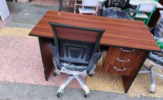 Executive High quality office desks and chairs image 5