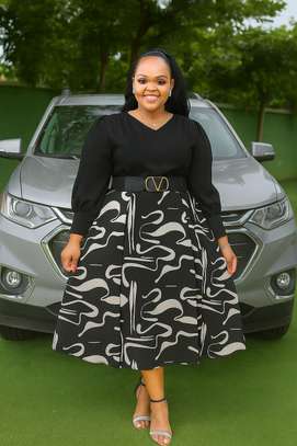 Elegant dress image 3