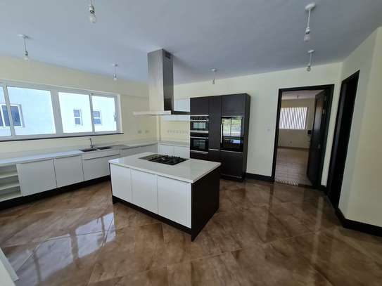 4 Bed Apartment with En Suite in General Mathenge image 8