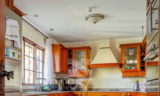 3 Bed House with En Suite in Windsor image 4