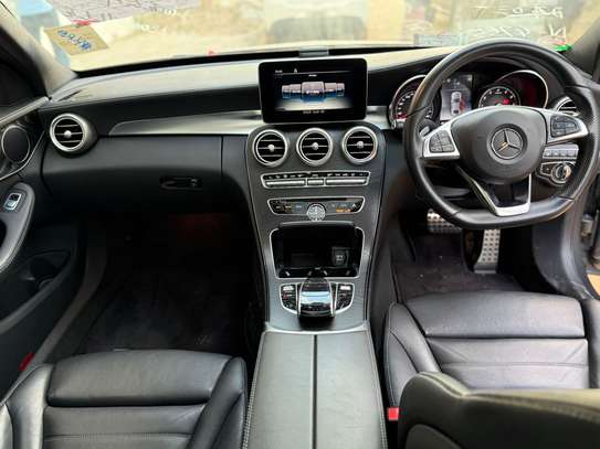 Mercedes Benz C200. Sunroof. image 5