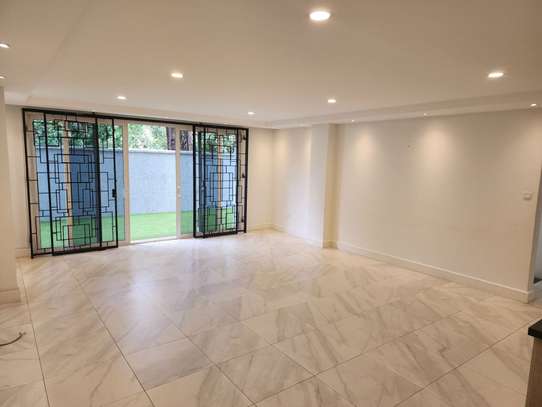 3 Bed Apartment with En Suite in Rhapta Road image 14