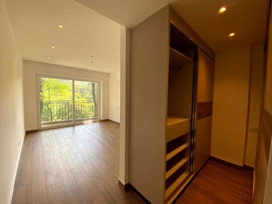 2 Bed Apartment with En Suite in General Mathenge image 12