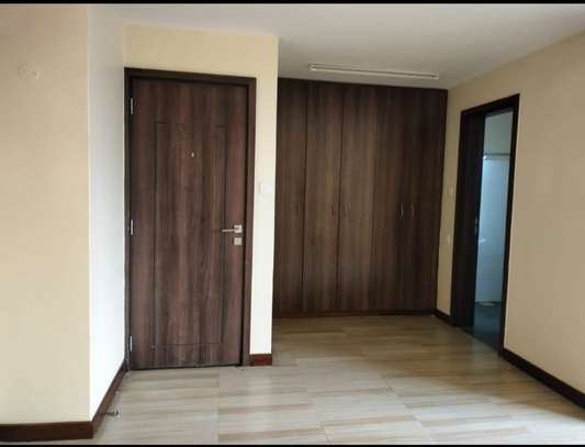 2 Bed Apartment with En Suite at 4Th Avenue image 6