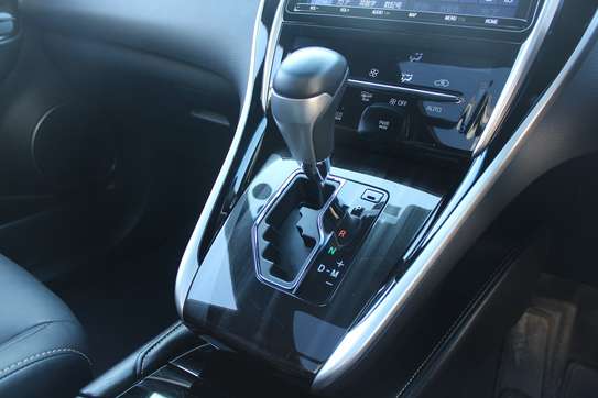 Toyota Harrier Leather Sunroof 2019 44,000 Kms image 4