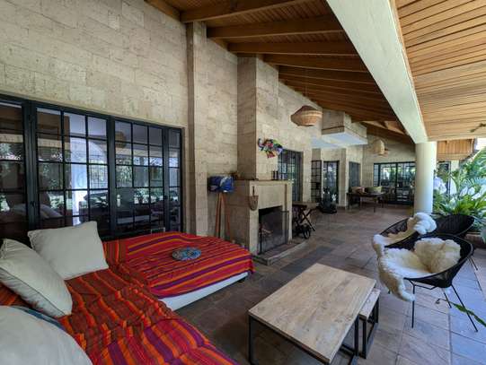 4 Bed Villa with En Suite in Spring Valley image 6