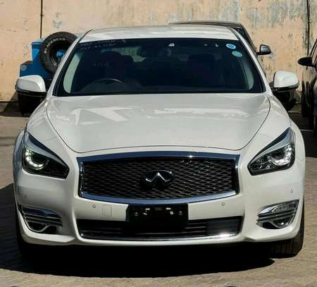 Nissan Fuga Infinity White 2017 image 1