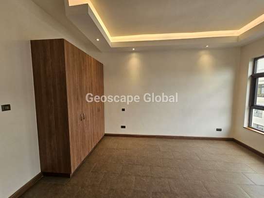 4 Bed Apartment with En Suite in Spring Valley image 13