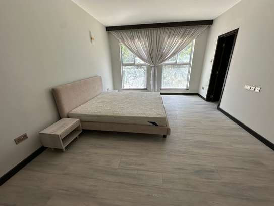 3 Bed Apartment with En Suite in Riverside image 8