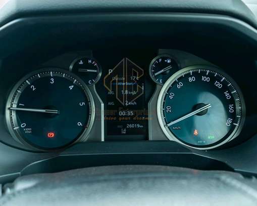 2022 Toyota land cruiser Prado TXL image 7