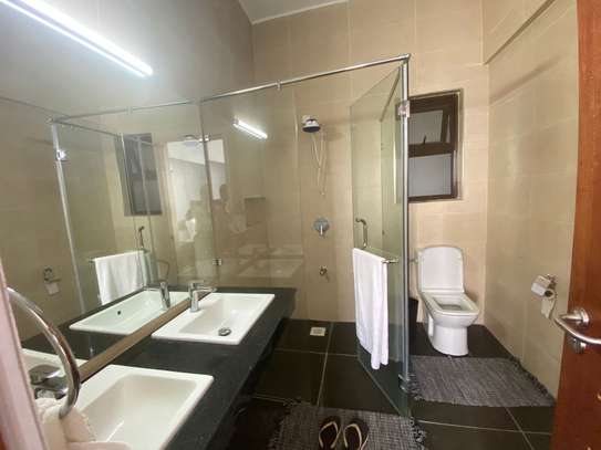 Serviced 2 Bed Apartment with En Suite in Kilimani image 7