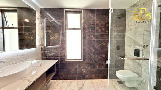 3 Bed Apartment with En Suite in Brookside image 9