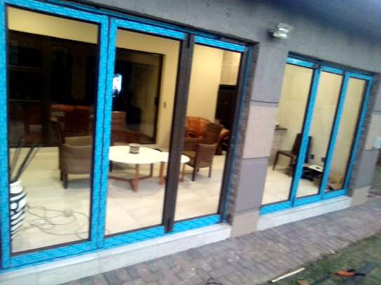 House window glass repair and replacement Nairobi image 2
